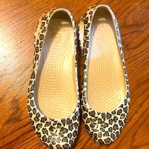 Women’s Cheetah Print Crocs Flats size 7